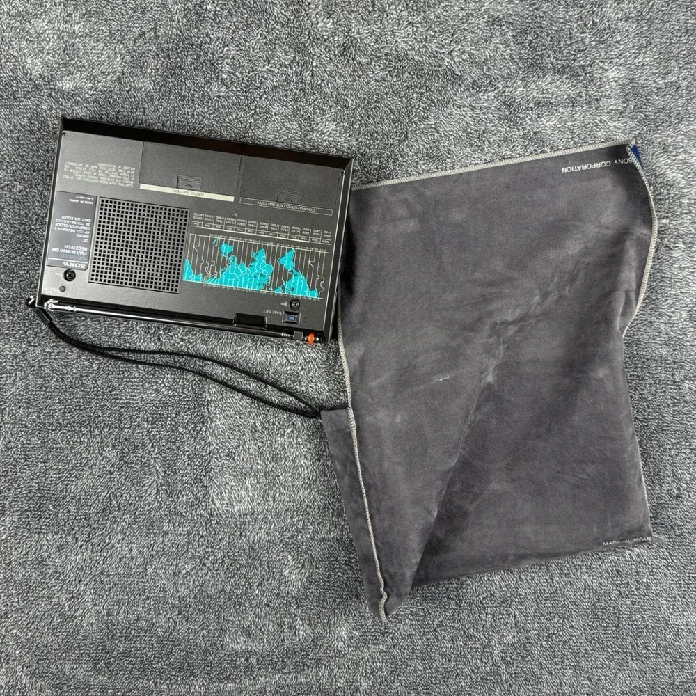 Vintage Sony ICF-7600D Portable World Band Receiver FM LW MW SW Radio Japan Gray
